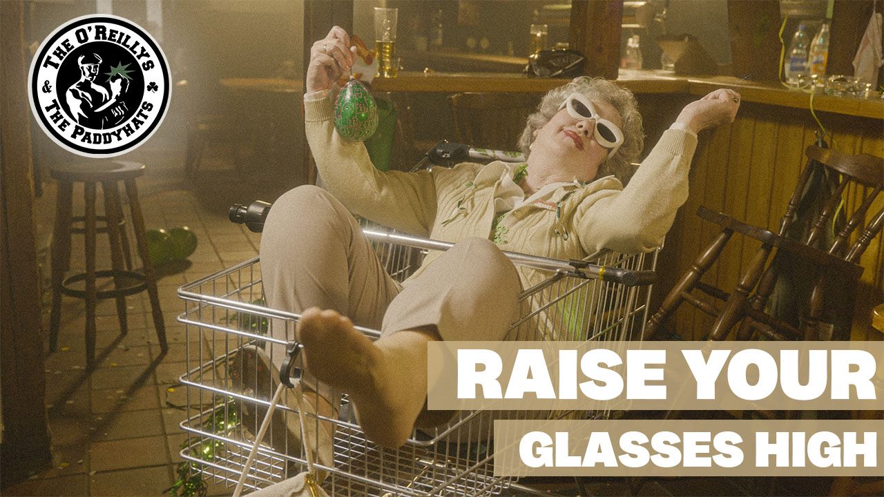 Vidéo de « Raise Your Glasses High » depuis le 09.07. sur YouTube